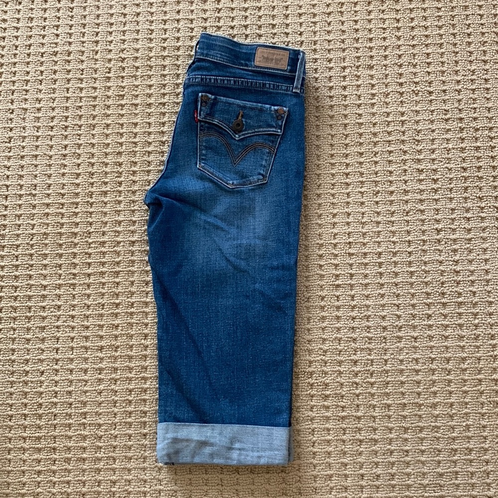Levi’s - 525 Perfect Waist Capri Jeans, size 4
